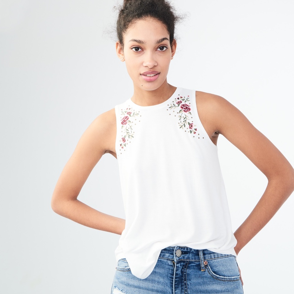 NWT Aeropostale white tank top with embroidered flowers & metal studs size xs